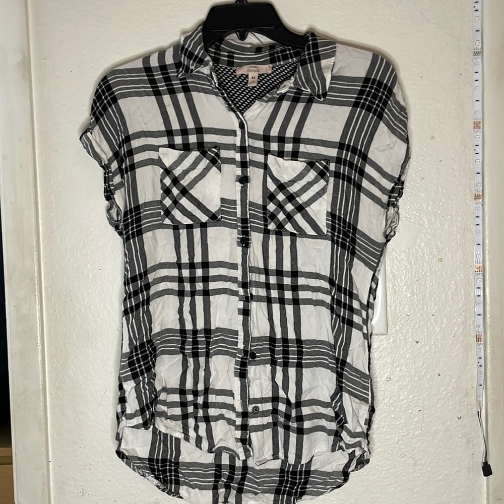 COMO VINTAGE, Women’s,  Black and White Platted Button Up Shirt, Size XS